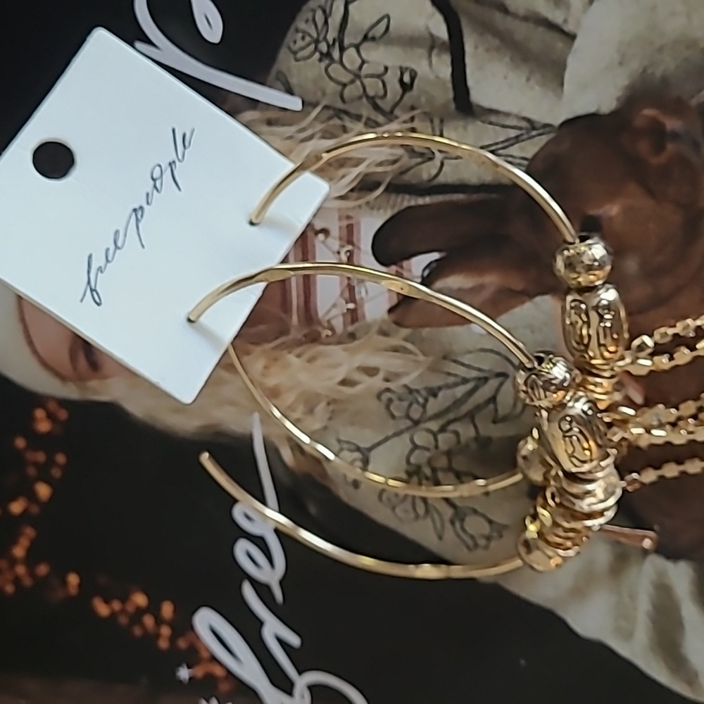 FREE PEOPLE Flume Hoop Earrings - Picture 5 of 7